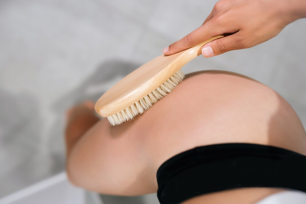 girl-stroking-her-leg-with-brush-bathroom-close-up_1153-6696.jpg girl-stroking-her-leg-with-brush-bathroom-close-up_1153-6696.jpg