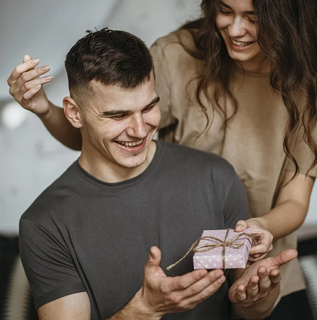 Что подарить мужчине на 23 февраля