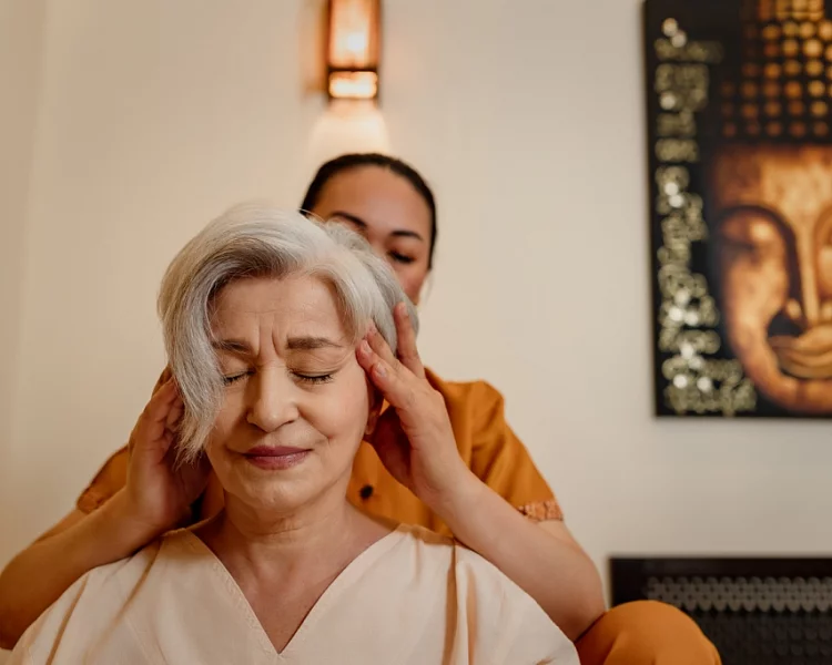 Подарочный сертификат на Рождество на лифтинг-массаж лица