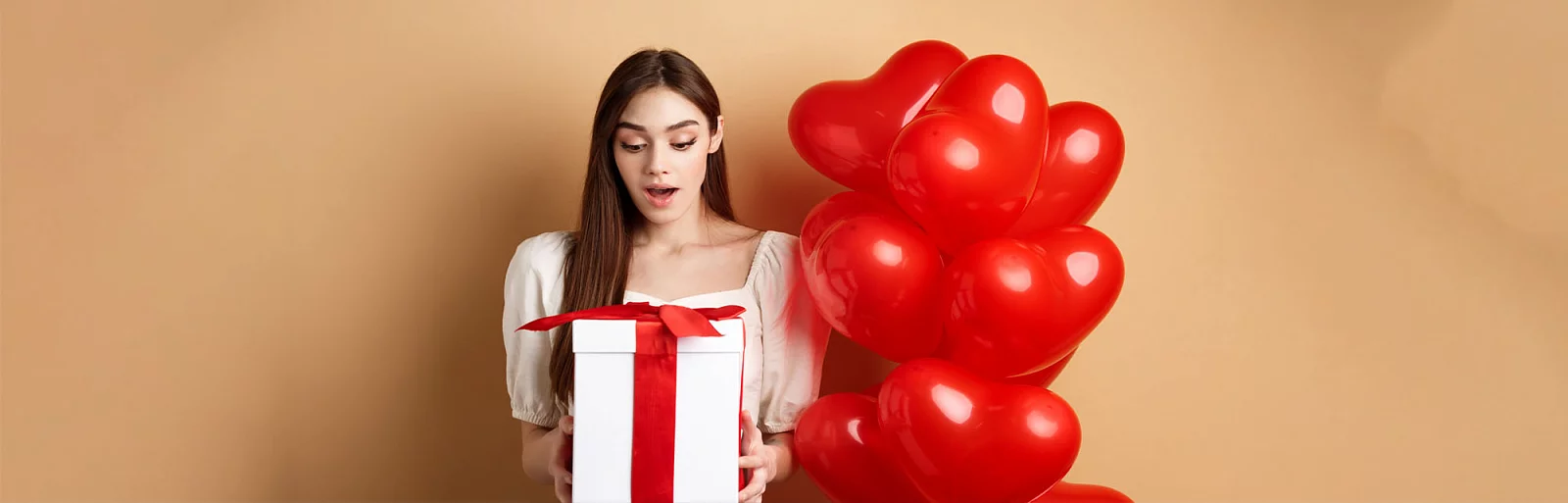 Подарок женщине на 14 февраля