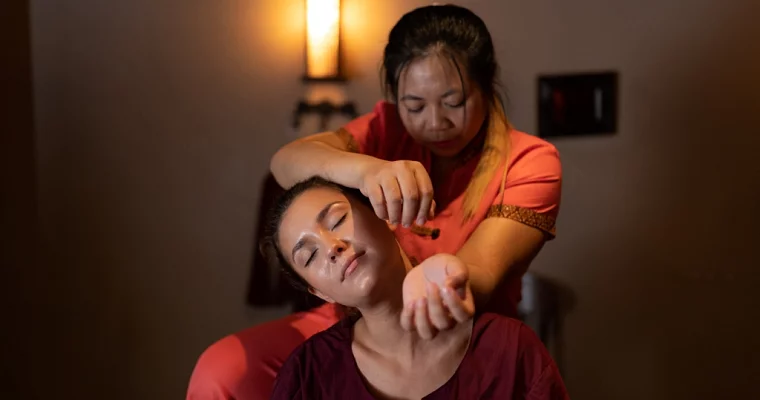 Подарочный сертификат на Новый год на массаж "Ломи-ломи"